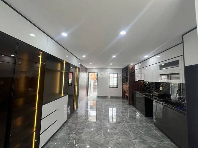 Nhà Đẹp Ô Tô Trong Nhà Hoàng Mai 50m, 6 tầng, mt 4.2m, giá 18.8 tỷ.