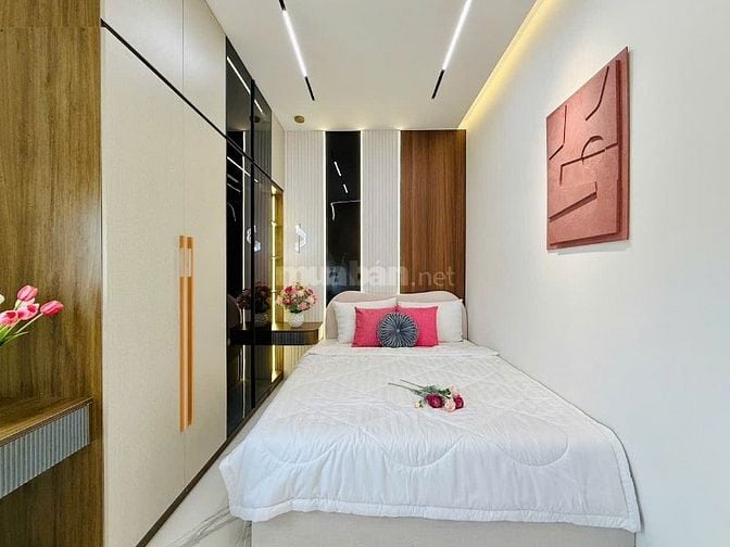 CHÍNH CHỦ CẦN BÁN NHÀ MỚI XÂY 3LẦU ĐƯỜNG XE HƠI NỌI THẤT CAO CẤP