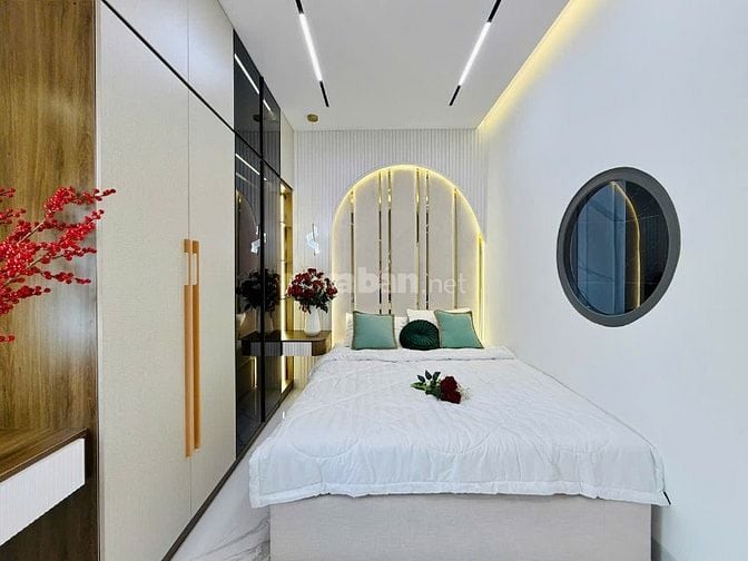 CHÍNH CHỦ CẦN BÁN NHÀ MỚI XÂY 3LẦU ĐƯỜNG XE HƠI NỌI THẤT CAO CẤP