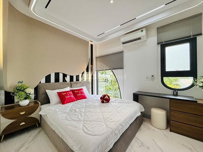CHÍNH CHỦ CẦN BÁN NHÀ MỚI XÂY 3LẦU ĐƯỜNG XE HƠI NỌI THẤT CAO CẤP