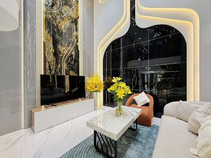 CHÍNH CHỦ CẦN BÁN NHÀ MỚI XÂY 3LẦU ĐƯỜNG XE HƠI NỌI THẤT CAO CẤP