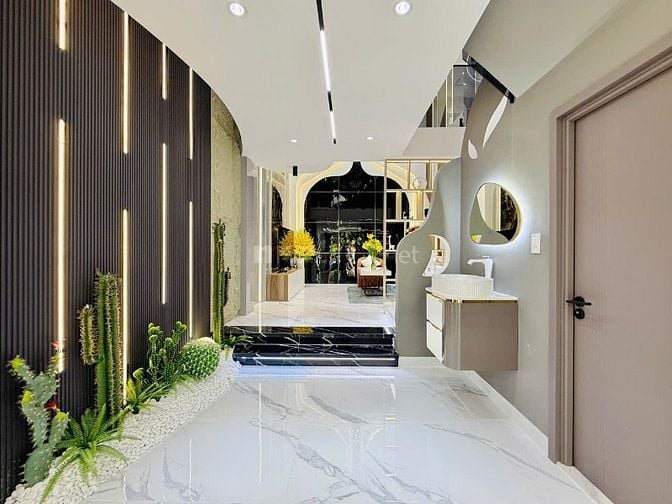 CHÍNH CHỦ CẦN BÁN NHÀ MỚI XÂY 3LẦU ĐƯỜNG XE HƠI NỌI THẤT CAO CẤP