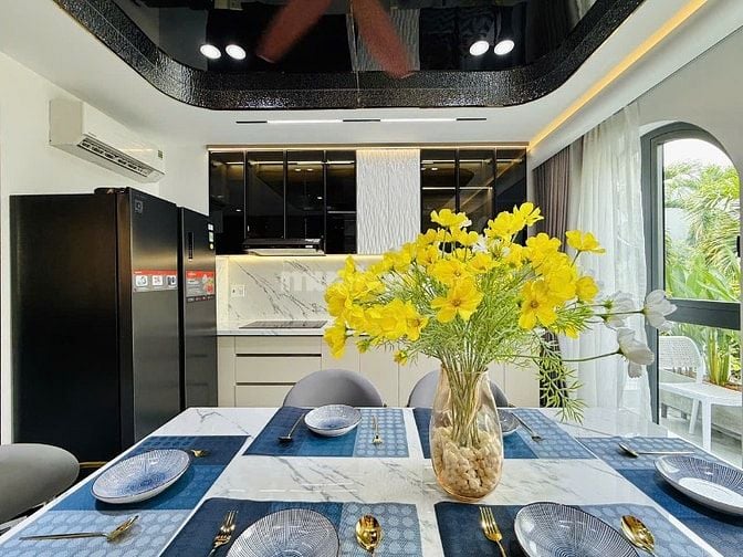 CHÍNH CHỦ CẦN BÁN NHÀ MỚI XÂY 3LẦU ĐƯỜNG XE HƠI NỌI THẤT CAO CẤP