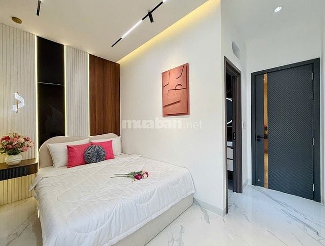 CHÍNH CHỦ CẦN BÁN NHÀ MỚI XÂY 3LẦU ĐƯỜNG XE HƠI NỌI THẤT CAO CẤP
