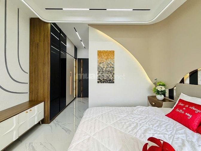 CHÍNH CHỦ CẦN BÁN NHÀ MỚI XÂY 3LẦU ĐƯỜNG XE HƠI NỌI THẤT CAO CẤP
