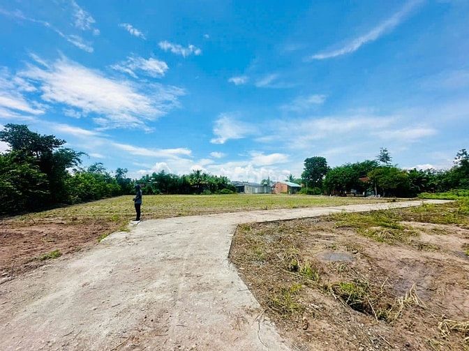 Hơn 550m2 có 100m2 thổ cư. Đường bê tông thông. 660tr còn TL mạnh 