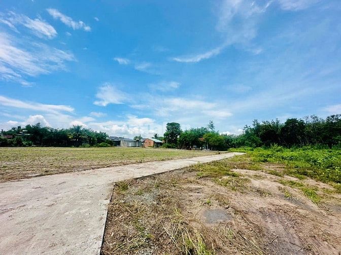Hơn 550m2 có 100m2 thổ cư. Đường bê tông thông. 660tr còn TL mạnh 