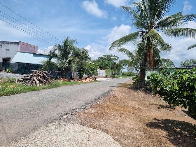 Hơn 550m2 có 100m2 thổ cư. Đường bê tông thông. 660tr còn TL mạnh 