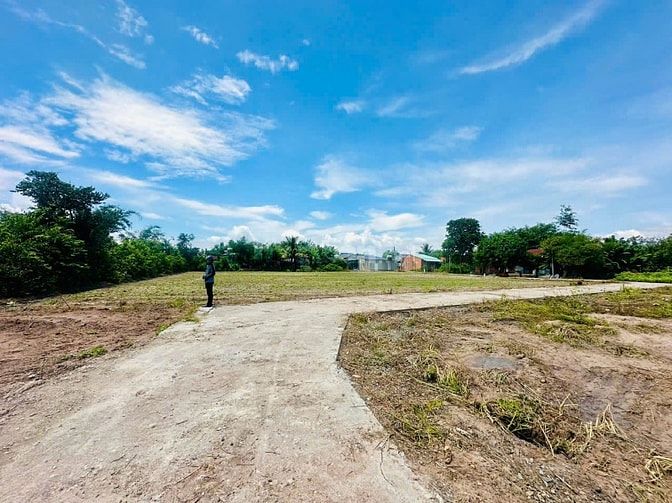 Hơn 550m2 có 100m2 thổ cư. Đường bê tông thông. 660tr còn TL mạnh 