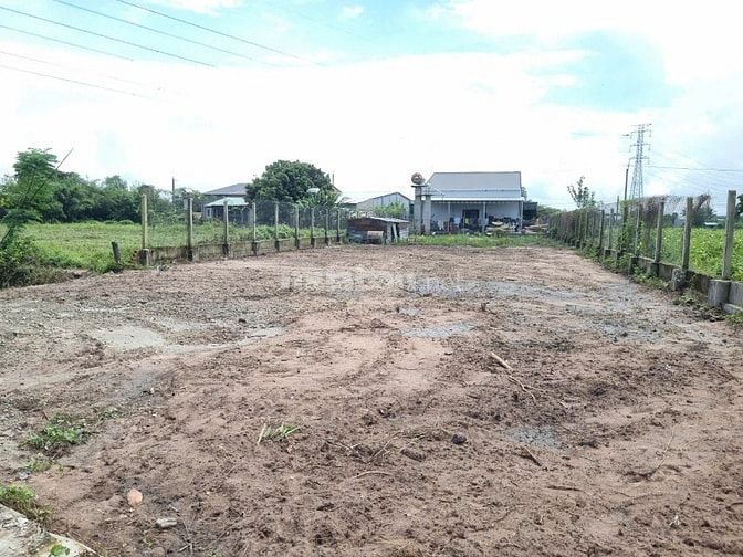 Hơn 550m2 có 100m2 thổ cư. Đường bê tông thông. 660tr còn TL mạnh 