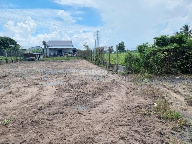 Hơn 550m2 có 100m2 thổ cư. Đường bê tông thông. 660tr còn TL mạnh 