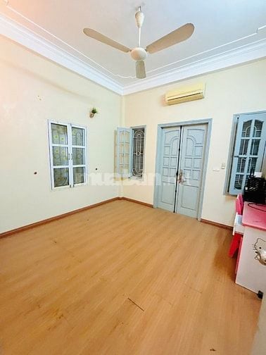 Cho thuê nhà gần phố Trịnh Công Sơn, quận Tây Hồ. DT 55m2 x 4 tàng