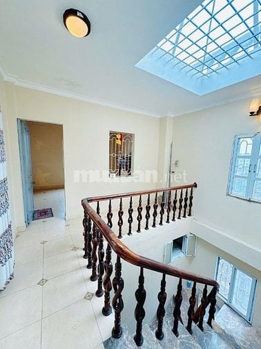 Cho thuê nhà gần phố Trịnh Công Sơn, quận Tây Hồ. DT 55m2 x 4 tàng