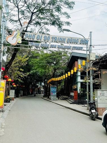 Cho thuê nhà gần phố Trịnh Công Sơn, quận Tây Hồ. DT 55m2 x 4 tàng