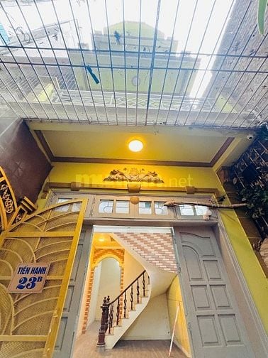 Cho thuê nhà gần phố Trịnh Công Sơn, quận Tây Hồ. DT 55m2 x 4 tàng