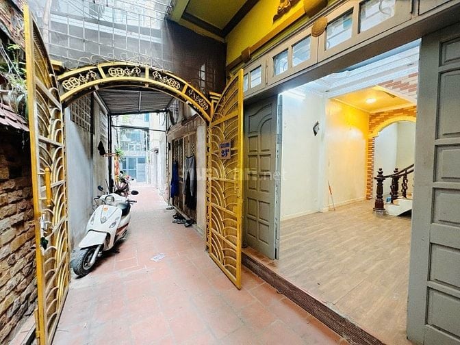 Cho thuê nhà gần phố Trịnh Công Sơn, quận Tây Hồ. DT 55m2 x 4 tàng