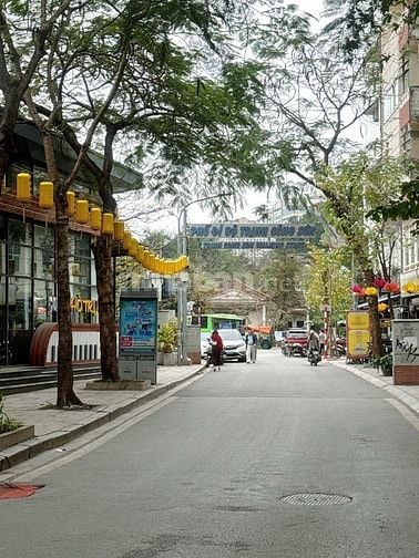Cho thuê nhà gần phố Trịnh Công Sơn, quận Tây Hồ. DT 55m2 x 4 tàng
