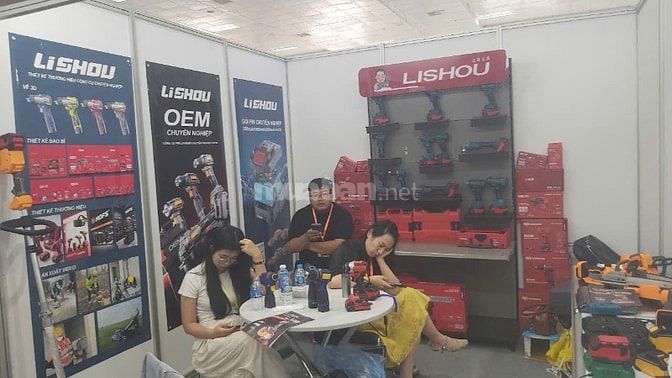 Thanh lý hàng triển lãm mẫu 2 bộ chuyển Pin 21v Ra điện 220v&USB+TypeC