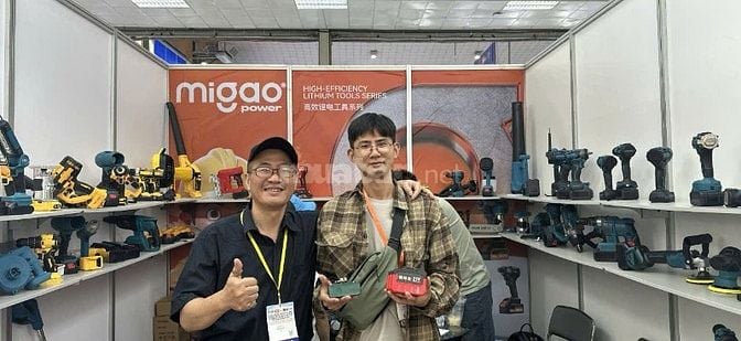 Thanh lý hàng triển lãm mẫu 2 bộ chuyển Pin 21v Ra điện 220v&USB+TypeC