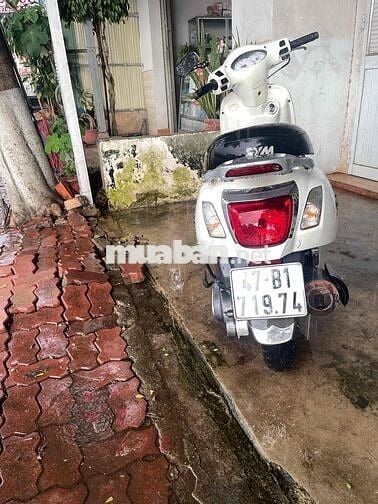 xe attila trắng biển phố