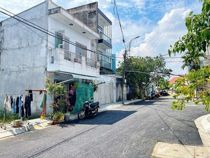 Bán đất cách MT Lê Văn Lương 50m, 90m2, đường xe tải, xây tự do