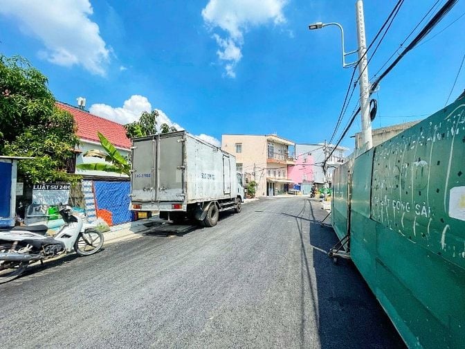 Bán đất cách MT Lê Văn Lương 50m, 90m2, đường xe tải, xây tự do