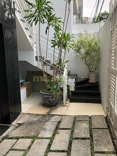 Bán nhà KDC Trung Sơn. DT 6x20m 1 hầm 1 trệt 3 lầu ST