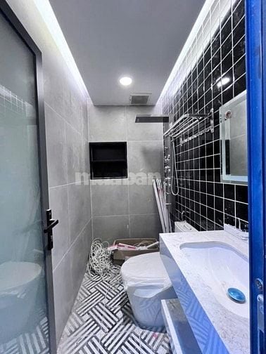 Nhà mới xây 100% HXH 11,3 tỷ, 70m2, 6PN, 7WC, 6 tầng, thang máy ở Nguy
