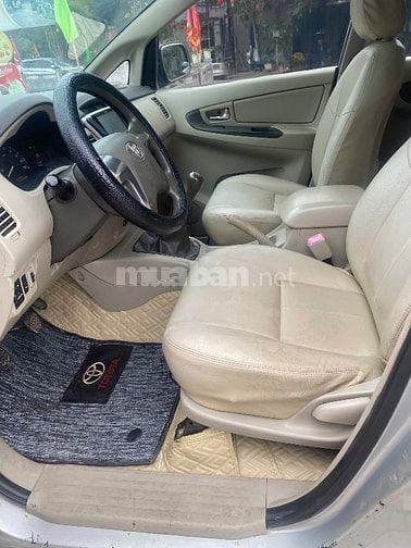 Chính chủ bán xe Innova 2.0E Số sàn