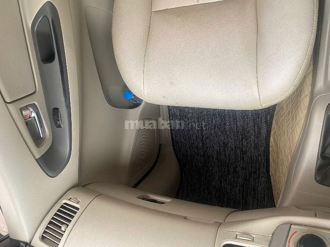Chính chủ bán xe Innova 2.0E Số sàn