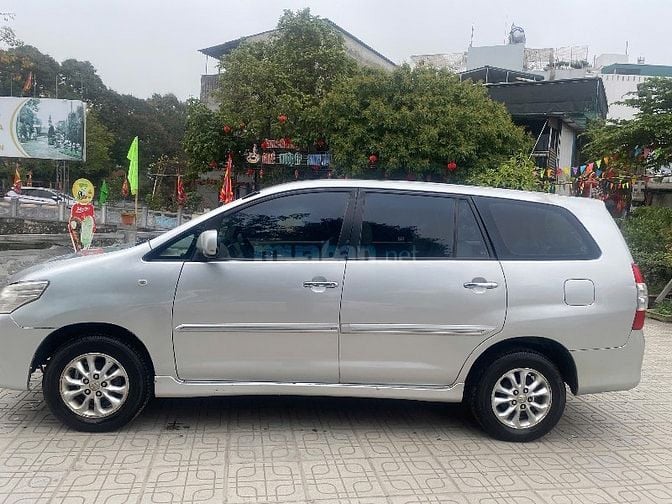 Chính chủ bán xe Innova 2.0E Số sàn