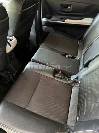 Cần bán xe toyota veloz cross số tự động