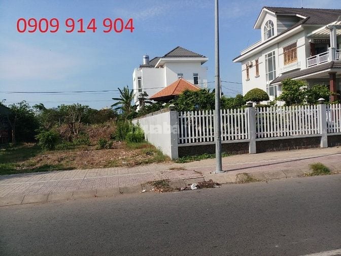Chỉ 1 TỶ 750 sở hữu nền đất thanh lý ,trung tâm Huyện, giá tốt đầu tư 