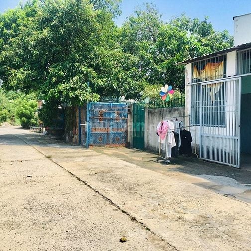 Bán gấp căn nhà cấp 4 giá cực tốt đường số 6, Trường Thọ. 