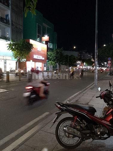 Cần bán gấp nhà mặt tiền Lũy Bán Bích ngang hơn 8m