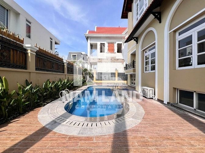 CHO THUÊ BIỆT THỰ ĐẸP 1300m HỒ BƠI,SÂN VƯỜN QUẬN 2 GIÁ 150 TRIỆU TL.