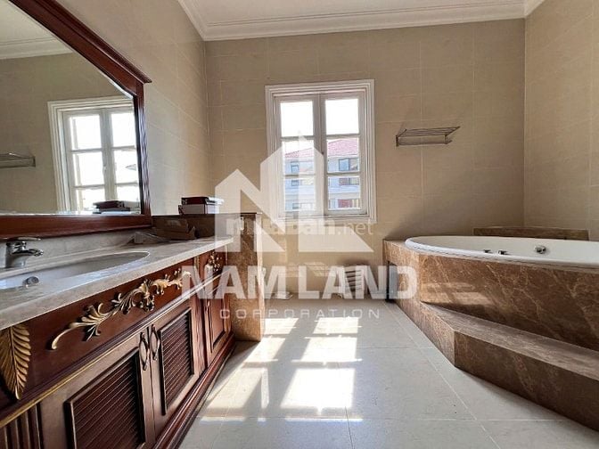 CHO THUÊ BIỆT THỰ ĐẸP 1300m HỒ BƠI,SÂN VƯỜN QUẬN 2 GIÁ 150 TRIỆU TL.