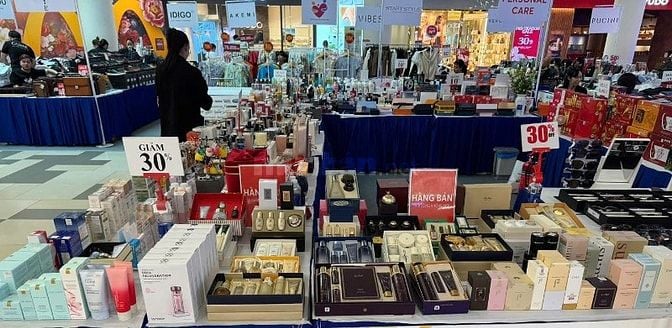 SALE KHỦNG NÊN Cần Tuyển Nhân Viên Hỗ Trợ Gian Hàng Mùa Hè - LƯƠNG TỐT