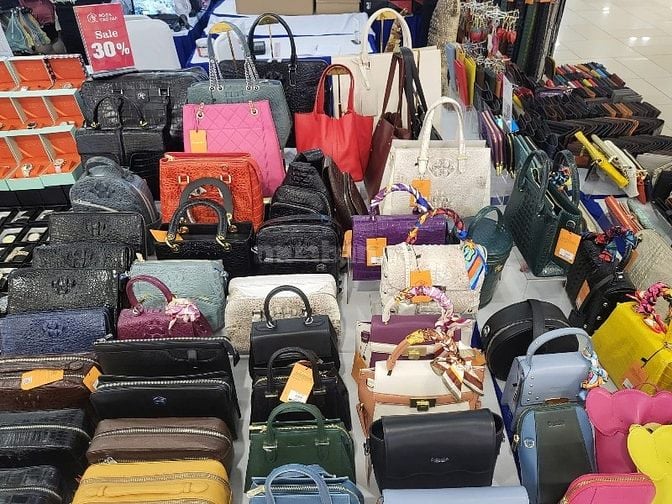 SALE KHỦNG NÊN Cần Tuyển Nhân Viên Hỗ Trợ Gian Hàng Mùa Hè - LƯƠNG TỐT