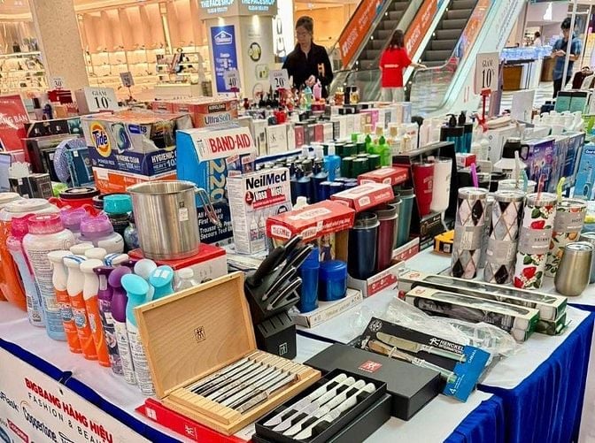 SALE KHỦNG NÊN Cần Tuyển Nhân Viên Hỗ Trợ Gian Hàng Mùa Hè - LƯƠNG TỐT