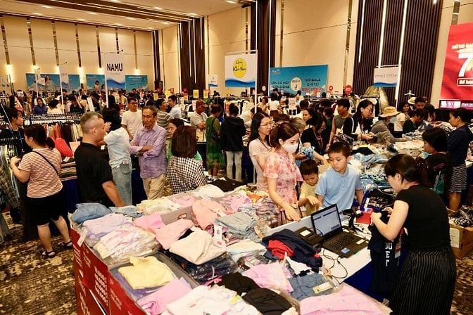 SALE KHỦNG NÊN Cần Tuyển Nhân Viên Hỗ Trợ Gian Hàng Mùa Hè - LƯƠNG TỐT