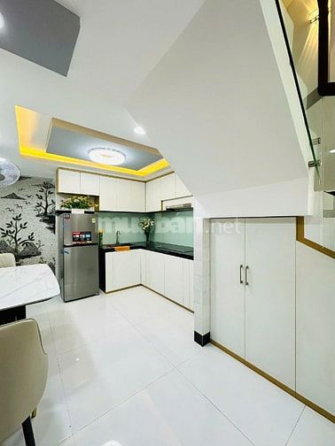 Nhà mới xây 5 tầng,Đường rộng 8m,rổ giá 6toi65o