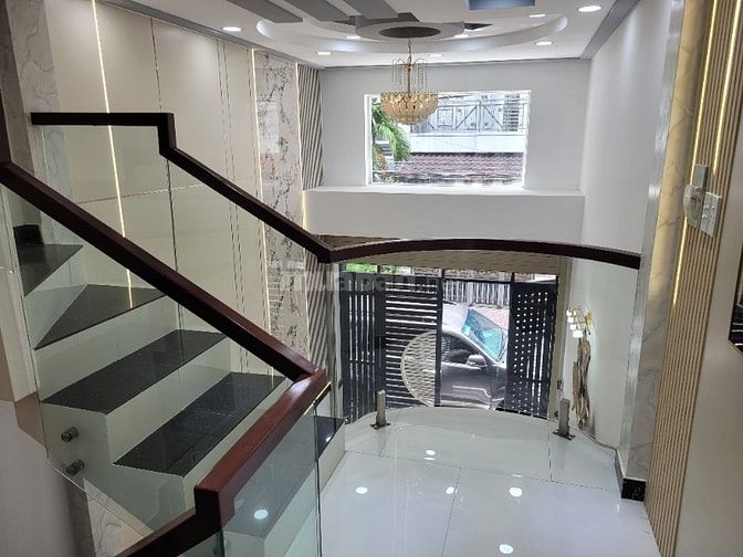 Nhà mới xây 5 tầng,Đường rộng 8m,rổ giá 6toi65o