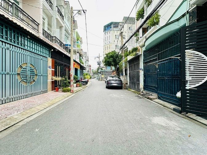 Nhà mới xây 5 tầng,Đường rộng 8m,rổ giá 6toi65o