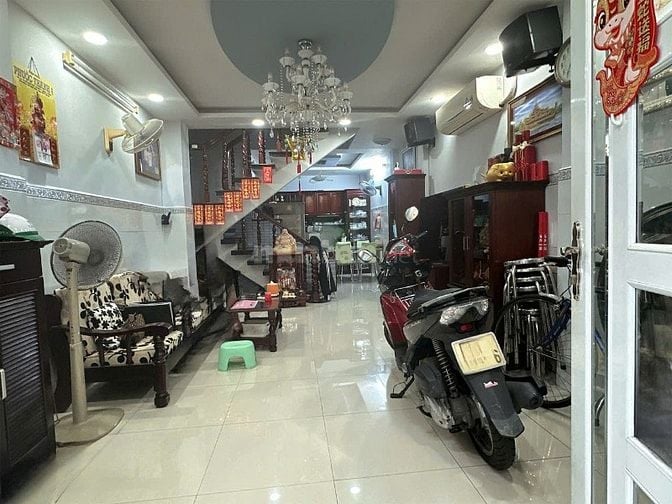 Nhà phố HIẾM Q4 hẻm 8m Khánh Hội DTS 130m2 ngang 4m sát Q1 chỉ 12.5 tỷ