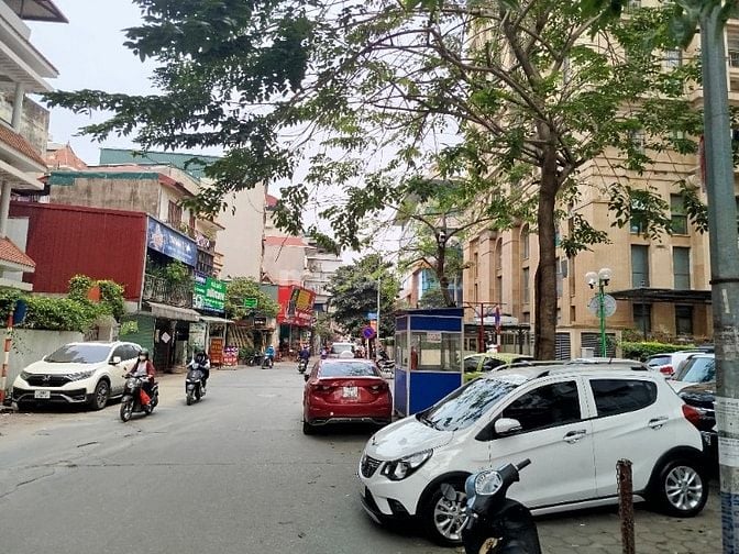 Bán đất ngõ Hoà Bình, khâm Thiên, Đống Đa DT 40m2 MT5m giá 6.4 tỷ