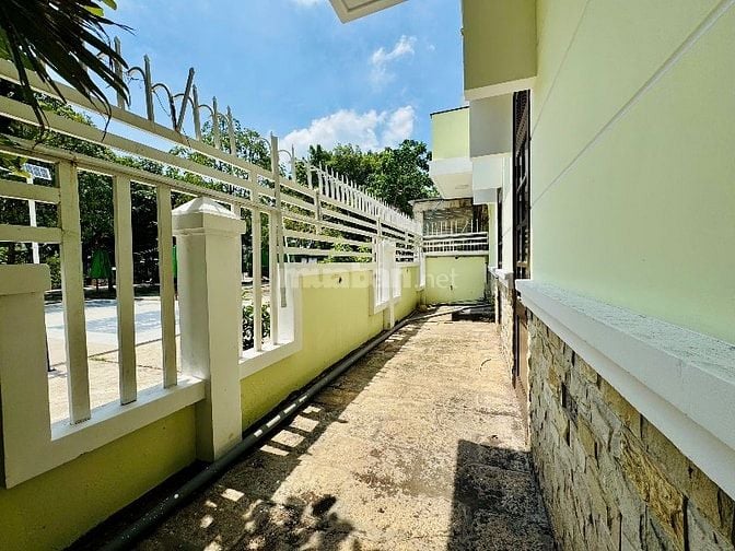 CHO THUÊ VILLA SÂN VƯỜN 300m2 KDC BÌNH LỢI. PHƯỜNG 13. BÌNH THẠNH