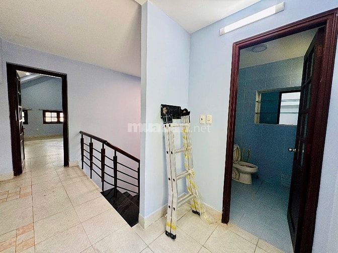 CHO THUÊ VILLA SÂN VƯỜN 300m2 KDC BÌNH LỢI. PHƯỜNG 13. BÌNH THẠNH