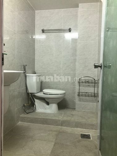 Phòng mới xây, trước cửa là công viên, cách đường Trường Chinh 50m