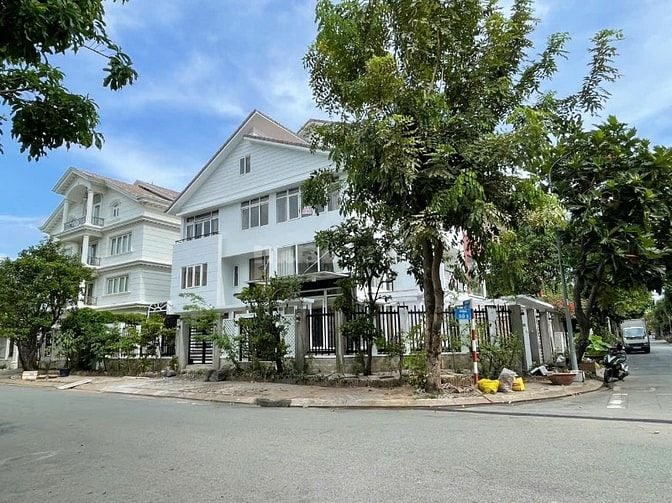 Cho thuê Biệt Thự căn góc 2 mặt tiền KDC ngay Quận 7 giá 55 triệu